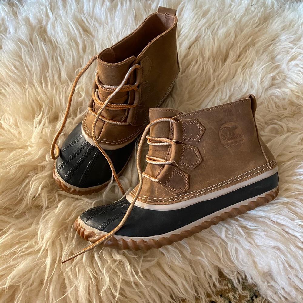 Sorel out n about duck boots tan 6.5 rain hike